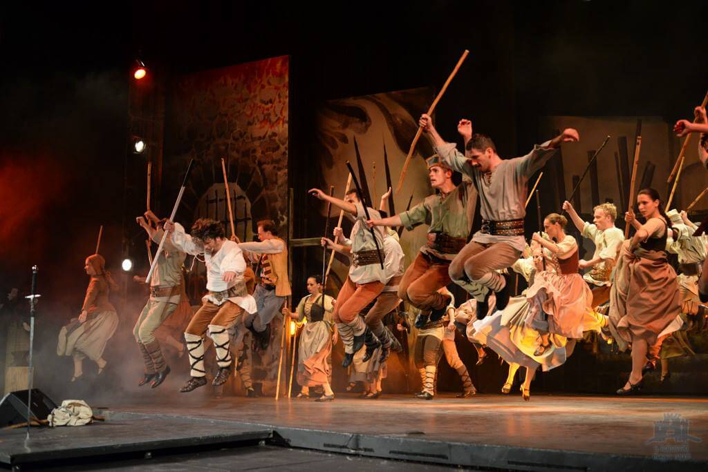 Kultúra Óperencián innen és túl