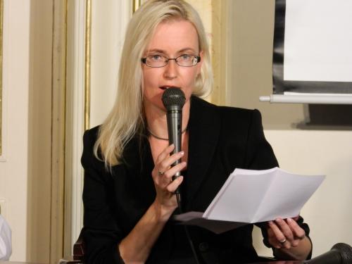 Versekkel a negatív karma ellen