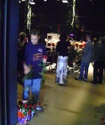 A bemozduló rózsaosztó fiú