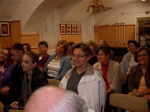 A közönség egyik fele