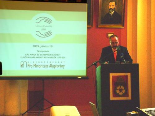 Németh Zsolt a pódiumon