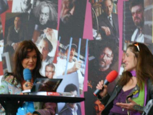 Tóth Kriszta mosolyog és hallgat