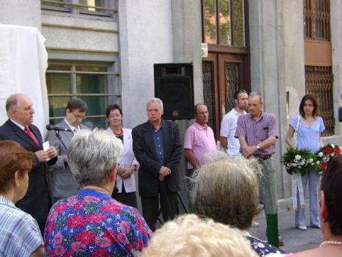 Tóth József polgármester a mikrofonnál