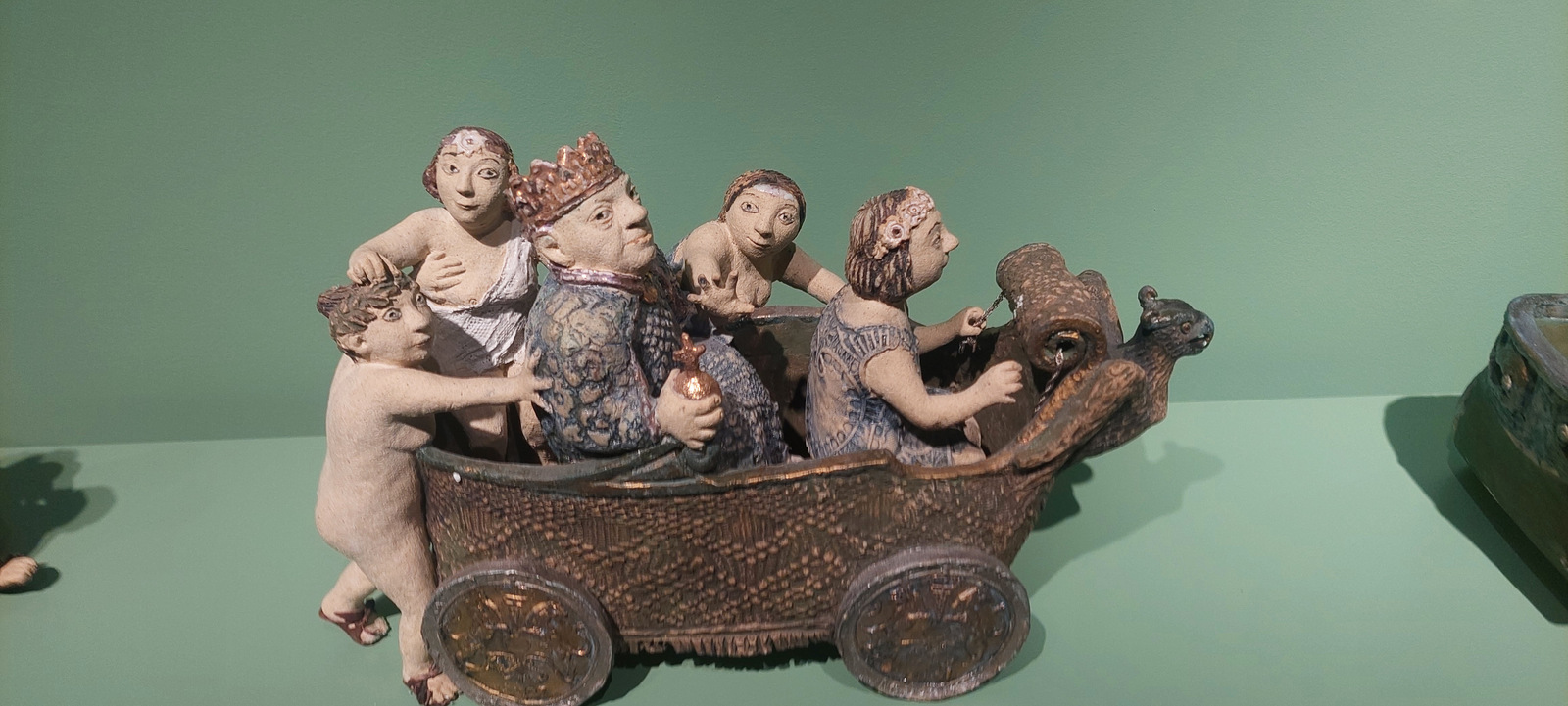 Az esendőség dicsérete – Karnevál a pince mélyén