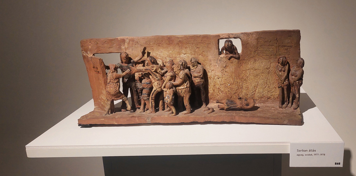 Az esendőség dicsérete – Karnevál a pince mélyén